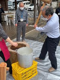 餅つきの様子