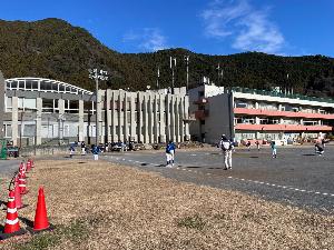 少年野球の交流親善試合の様子