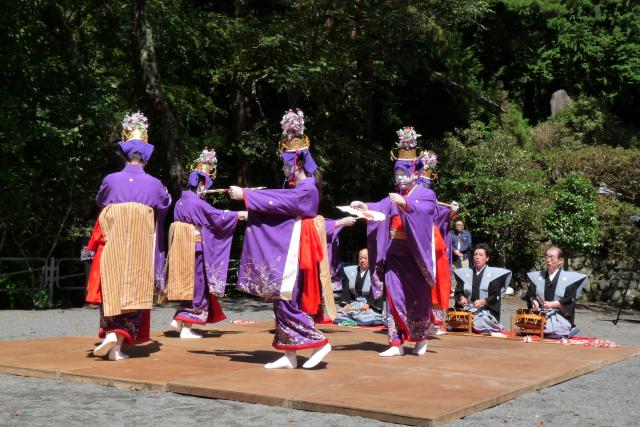 鹿島踊りの様子の写真